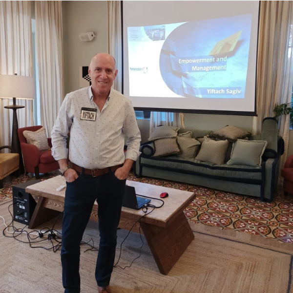 הרצאה Empowerment and Management למנהלי מלון ג'אפה